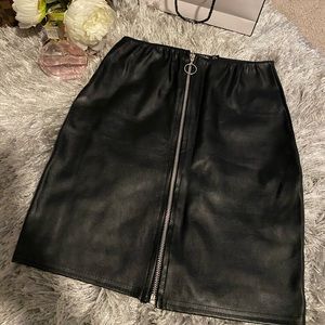 Black stretch zipper leather mini skirt